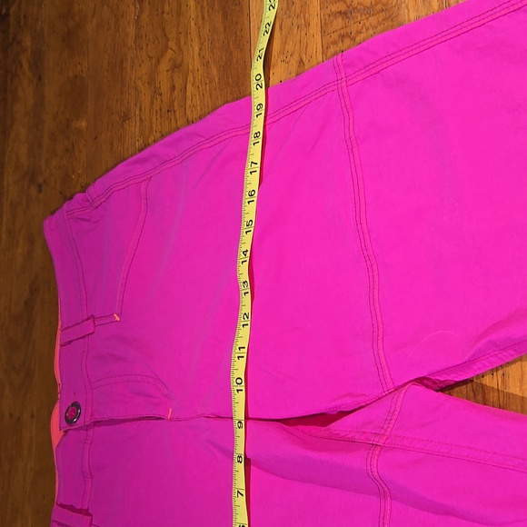 Magenta Title Nine capris, size 6 - Picture 13 of 13